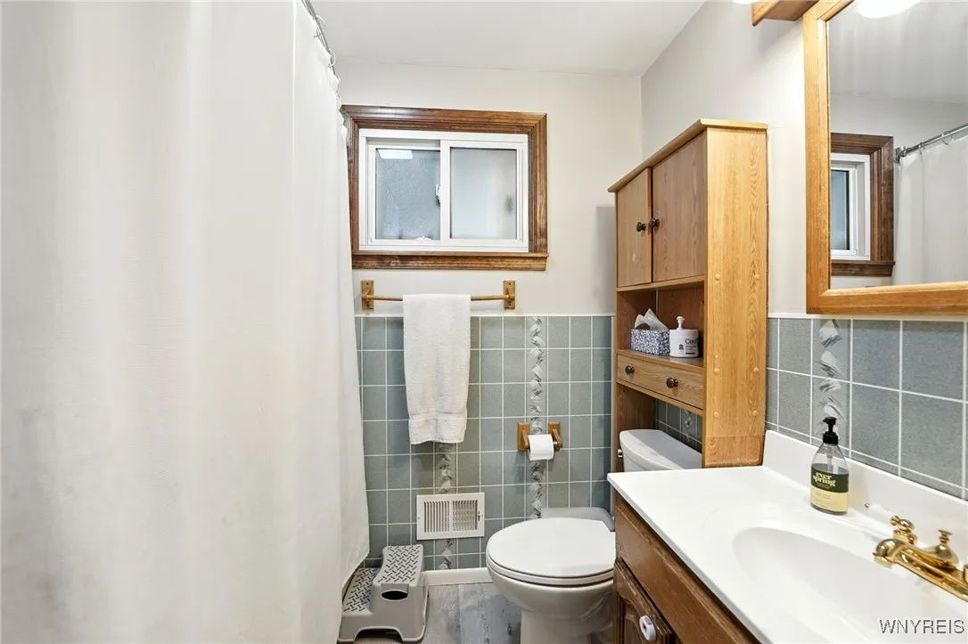 105 Seminole Parkway, Cheektowaga, New York 14225, Cheektowaga, New York 14225, 3 Bedrooms Bedrooms, 6 Rooms Rooms,2 BathroomsBathrooms,Residential,For Sale,105 Seminole Parkway, Cheektowaga, New York 14225,0,B1635830