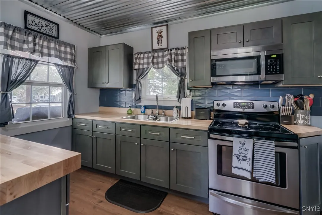 9 Redfield Street, Constantia, New York 13044, Constantia, New York 13044, 2 Bedrooms Bedrooms, 6 Rooms Rooms,1 BathroomBathrooms,Residential,Closed,9 Redfield Street, Constantia, New York 13044,0,S1635991