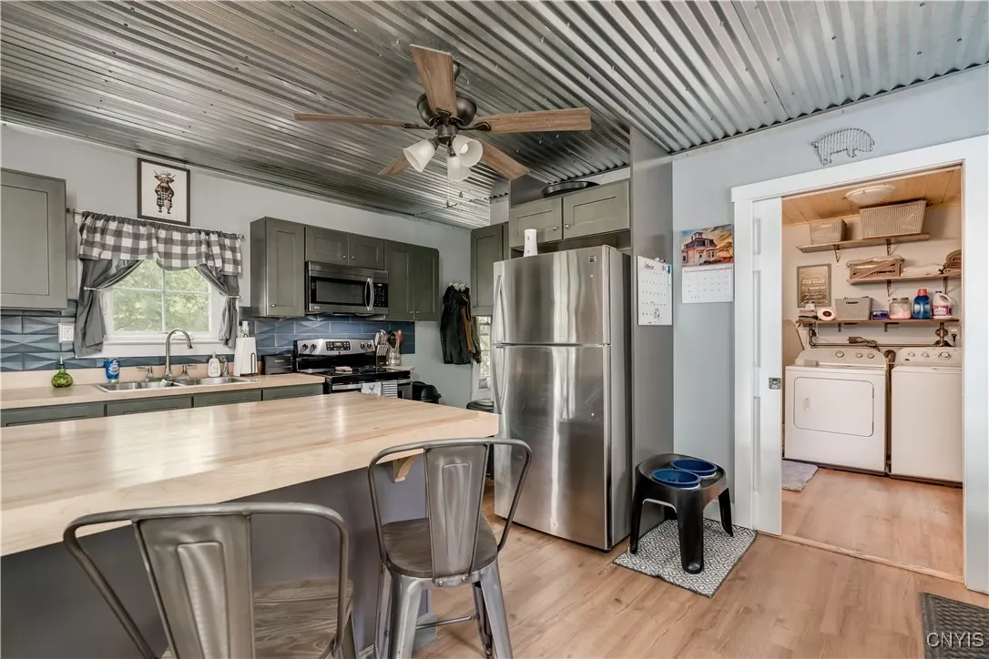 9 Redfield Street, Constantia, New York 13044, Constantia, New York 13044, 2 Bedrooms Bedrooms, 6 Rooms Rooms,1 BathroomBathrooms,Residential,Closed,9 Redfield Street, Constantia, New York 13044,0,S1635991