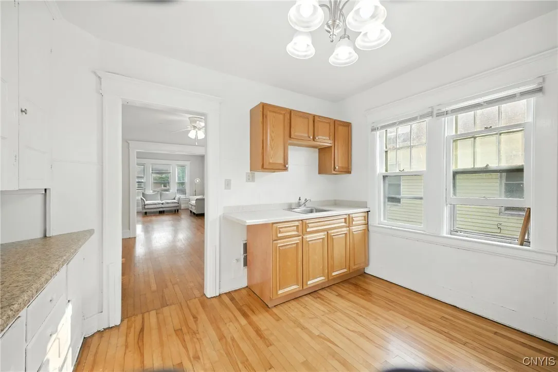 142 Redfield Place 140, Syracuse, New York 13210, Syracuse, New York 13210, 6 Bedrooms Bedrooms, ,2 BathroomsBathrooms,Residential,For Sale,142 Redfield Place 140, Syracuse, New York 13210,0,S1635656