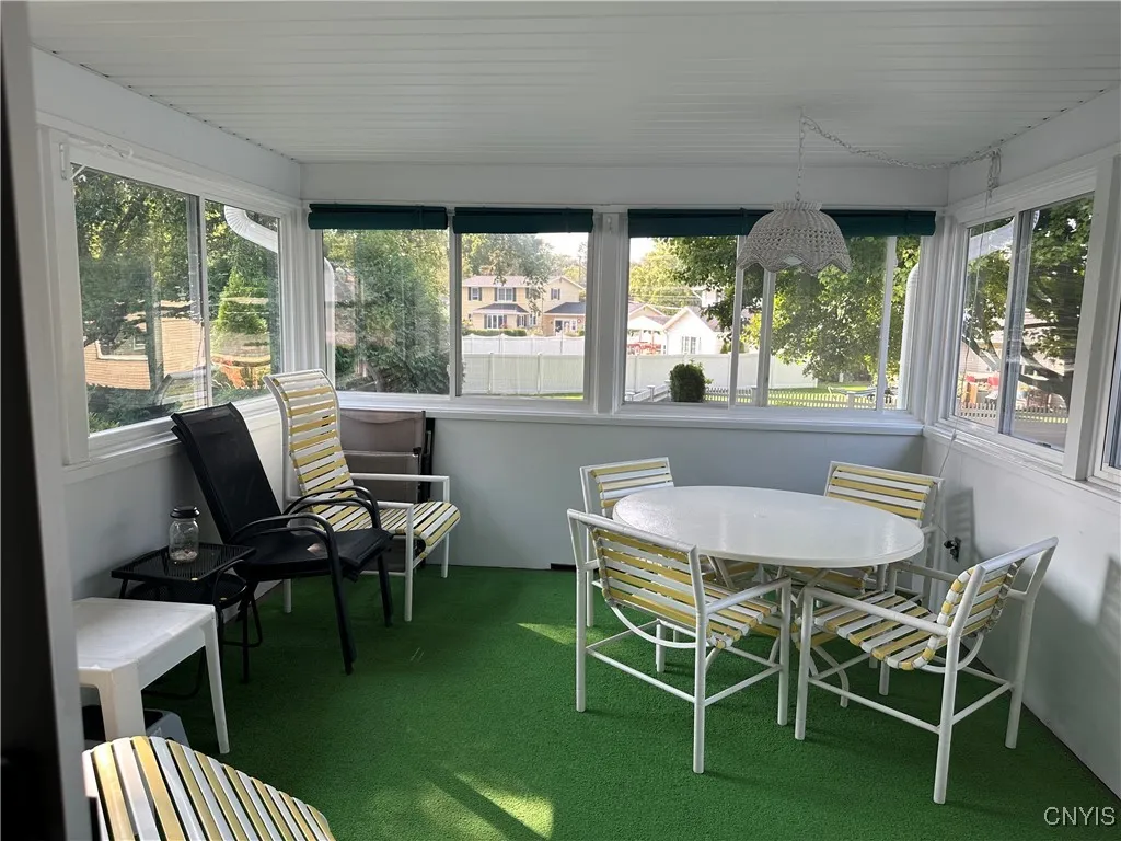 3 season room (not listed in listing sq ft)