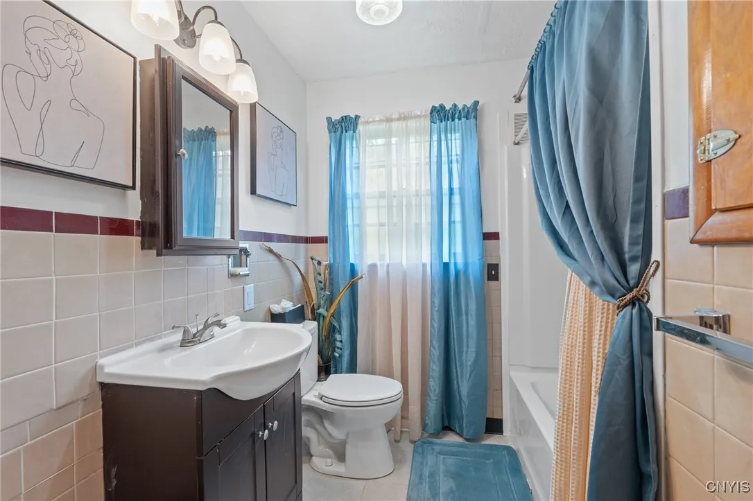 512 Boyden Street, Syracuse, New York 13206, Syracuse, New York 13206, 4 Bedrooms Bedrooms, ,2 BathroomsBathrooms,Residential,Closed,512 Boyden Street, Syracuse, New York 13206,0,S1636076