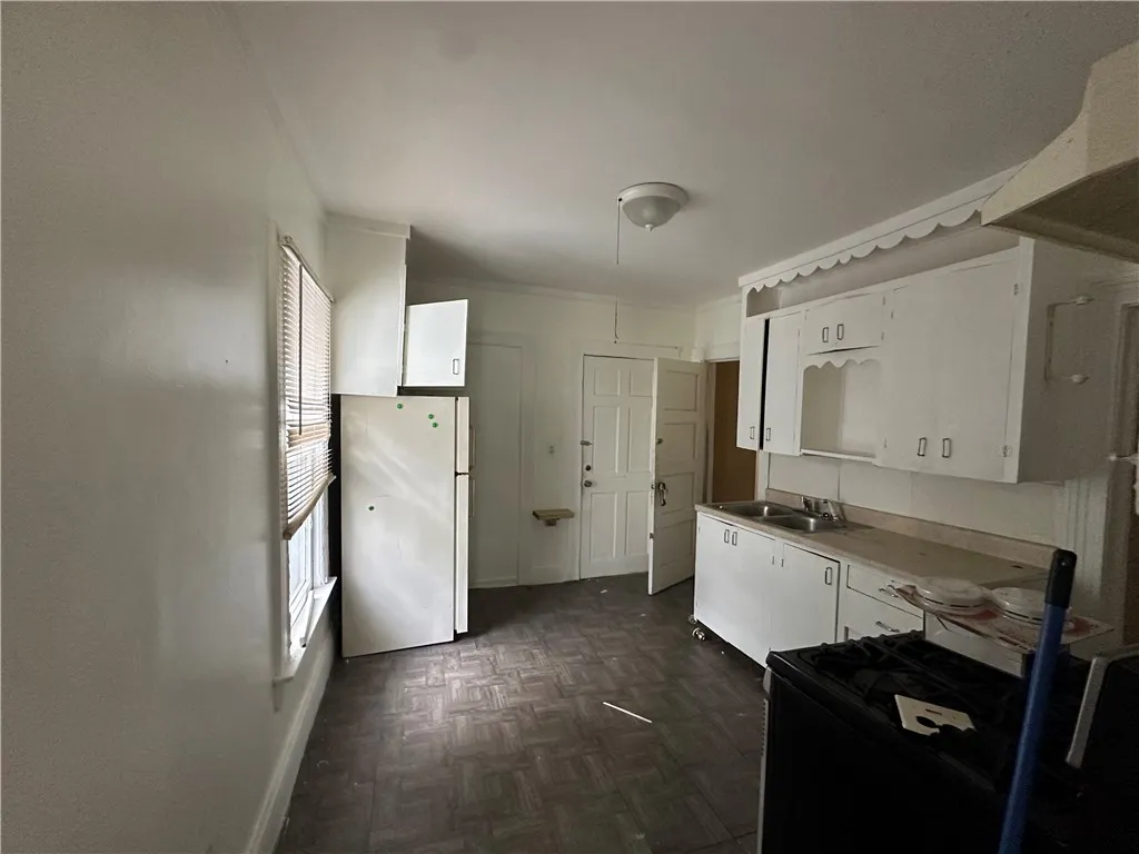 63 Peck Street, Rochester, New York 14609, Rochester, New York 14609, 6 Bedrooms Bedrooms, ,2 BathroomsBathrooms,Residential,For Sale,63 Peck Street, Rochester, New York 14609,0,R1635431