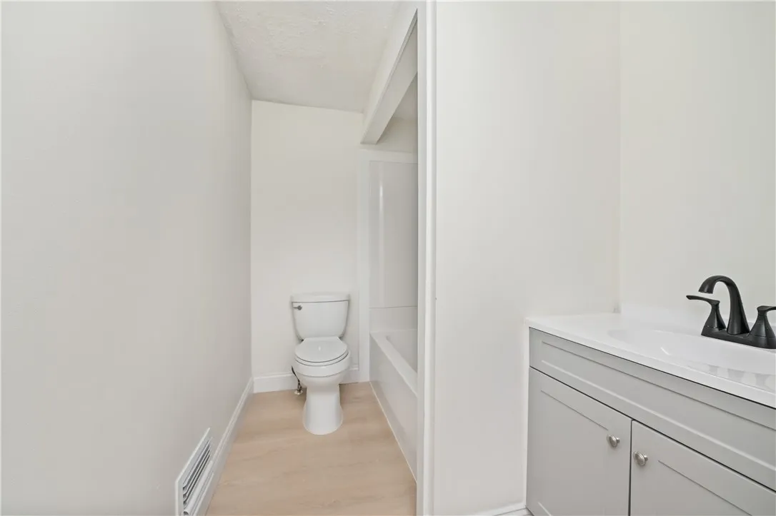 Upstairs full bath