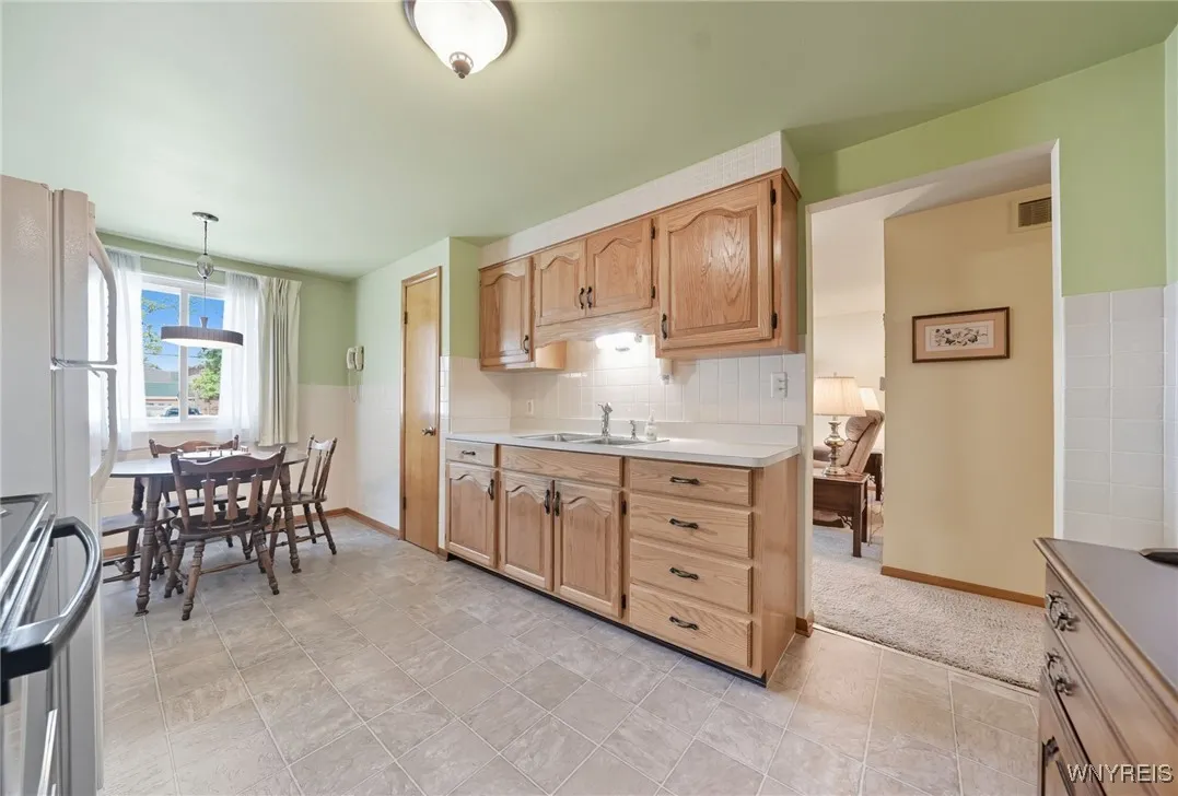 113 Marion Road, Amherst, New York 14226, Amherst, New York 14226, 3 Bedrooms Bedrooms, 5 Rooms Rooms,1 BathroomBathrooms,Residential,For Sale,113 Marion Road, Amherst, New York 14226,0,B1635914