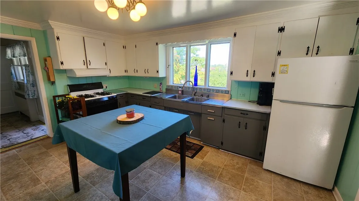 1128 Ridge Road, Webster, New York 14580, Webster, New York 14580, 4 Bedrooms Bedrooms, 7 Rooms Rooms,1 BathroomBathrooms,Residential,For Sale,1128 Ridge Road, Webster, New York 14580,0,R1636092
