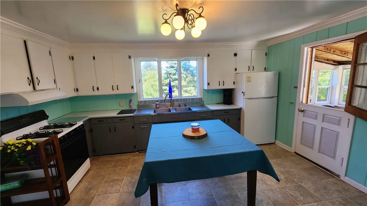1128 Ridge Road, Webster, New York 14580, Webster, New York 14580, 4 Bedrooms Bedrooms, 7 Rooms Rooms,1 BathroomBathrooms,Residential,For Sale,1128 Ridge Road, Webster, New York 14580,0,R1636092