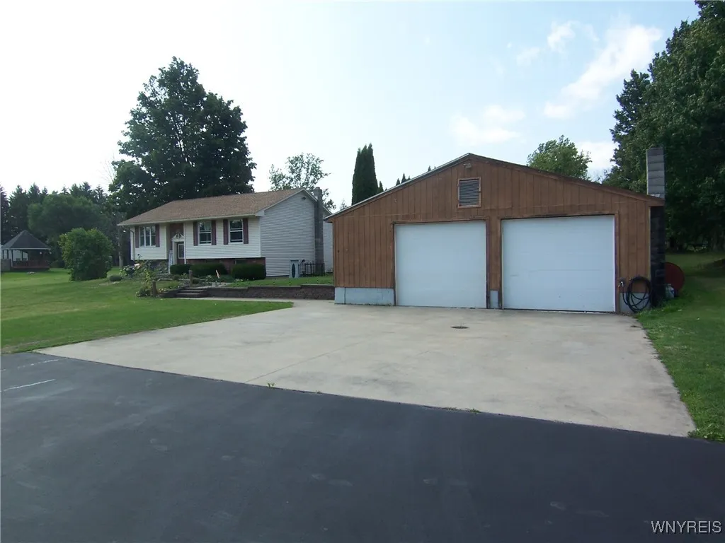 9196 Transit Road, Stafford, New York 14143, Stafford, New York 14143, 4 Bedrooms Bedrooms, 8 Rooms Rooms,1 BathroomBathrooms,Residential,For Sale,9196 Transit Road, Stafford, New York 14143,0,B1636012