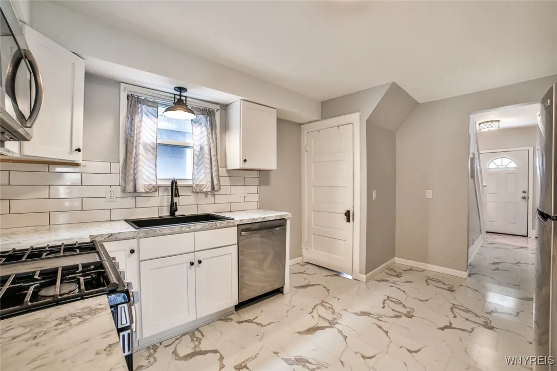 16 Mesmer Avenue, Buffalo, New York 14220, Buffalo, New York 14220, 4 Bedrooms Bedrooms, 7 Rooms Rooms,1 BathroomBathrooms,Residential Lease,For Rent,16 Mesmer Avenue, Buffalo, New York 14220,0,B1636118