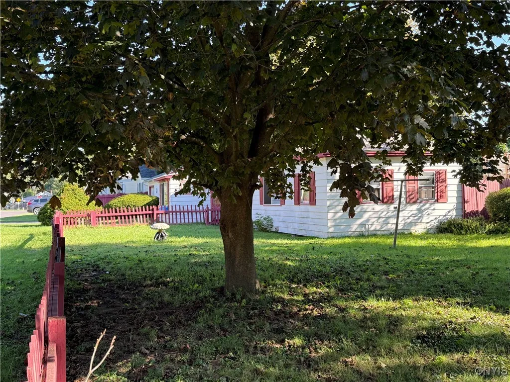 201 Beley Avenue, Salina, New York 13211, Salina, New York 13211, 2 Bedrooms Bedrooms, 5 Rooms Rooms,1 BathroomBathrooms,Residential,For Sale,201 Beley Avenue, Salina, New York 13211,0,S1635301