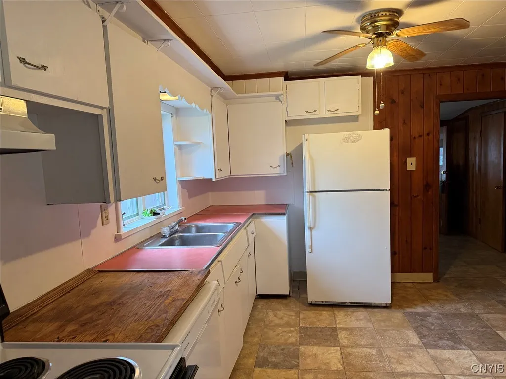 201 Beley Avenue, Salina, New York 13211, Salina, New York 13211, 2 Bedrooms Bedrooms, 5 Rooms Rooms,1 BathroomBathrooms,Residential,For Sale,201 Beley Avenue, Salina, New York 13211,0,S1635301