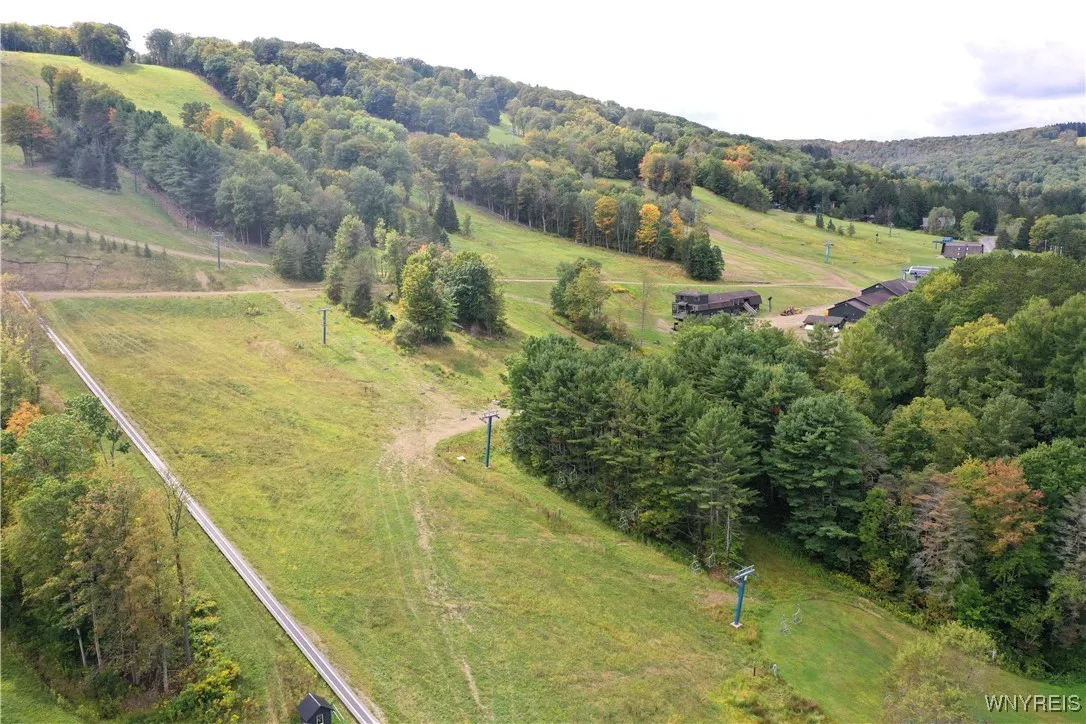 14 Stone, Ellicottville, New York 14731, Ellicottville, New York 14731, 4 Bedrooms Bedrooms, 8 Rooms Rooms,2 BathroomsBathrooms,Residential,Closed,14 Stone, Ellicottville, New York 14731,0,B1636114