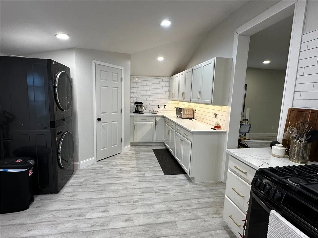 81 Irving Street, Lockport City, New York 14094, Lockport City, New York 14094, 2 Bedrooms Bedrooms, 8 Rooms Rooms,1 BathroomBathrooms,Residential,For Sale,81 Irving Street, Lockport City, New York 14094,0,R1632377