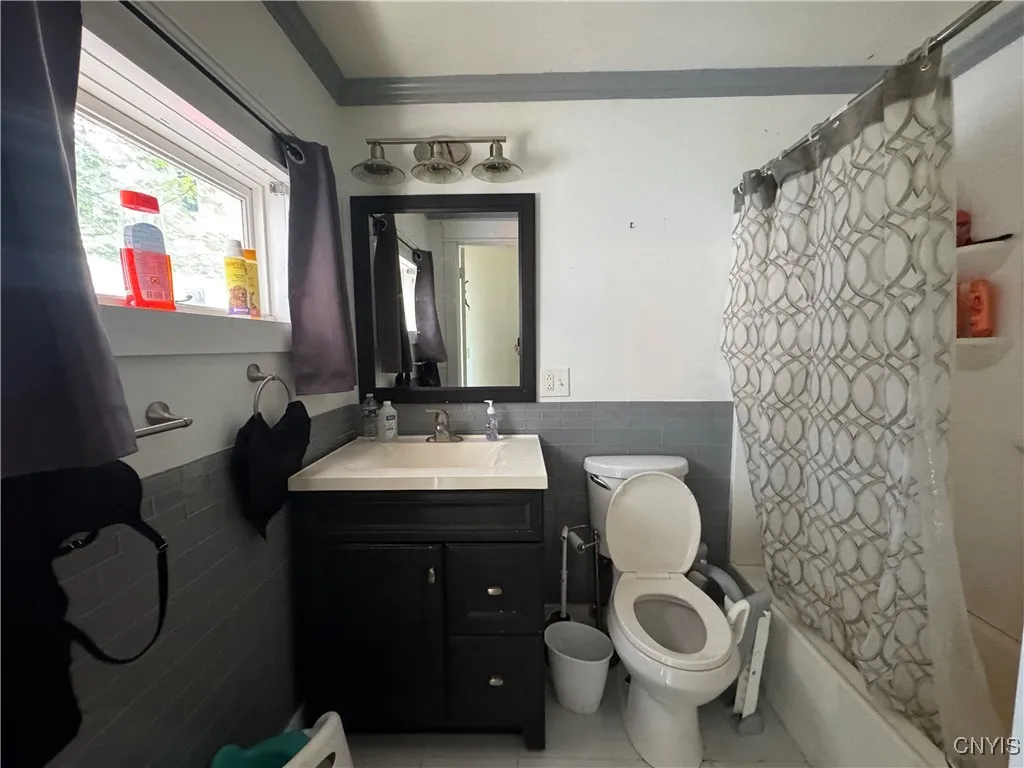 221 South Hamilton Street, Watertown City, New Yor, Watertown City, New York 13601, 5 Bedrooms Bedrooms, ,2 BathroomsBathrooms,Residential,For Sale,221 South Hamilton Street, Watertown City, New Yor,0,S1636203