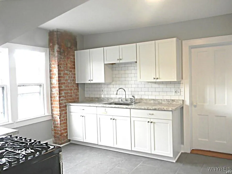 116 College Street Upper, Buffalo, New York 14201, Buffalo, New York 14201, 1 Bedroom Bedrooms, 3 Rooms Rooms,1 BathroomBathrooms,Residential Lease,For Rent,116 College Street Upper, Buffalo, New York 14201,0,B1636003