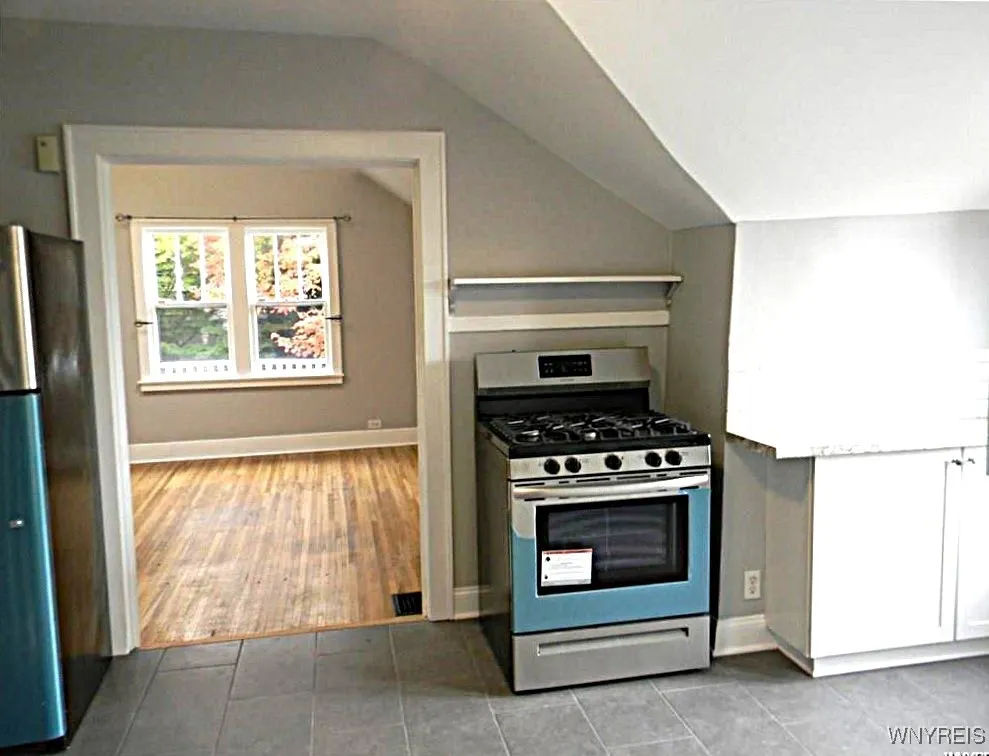 116 College Street Upper, Buffalo, New York 14201, Buffalo, New York 14201, 1 Bedroom Bedrooms, 3 Rooms Rooms,1 BathroomBathrooms,Residential Lease,For Rent,116 College Street Upper, Buffalo, New York 14201,0,B1636003