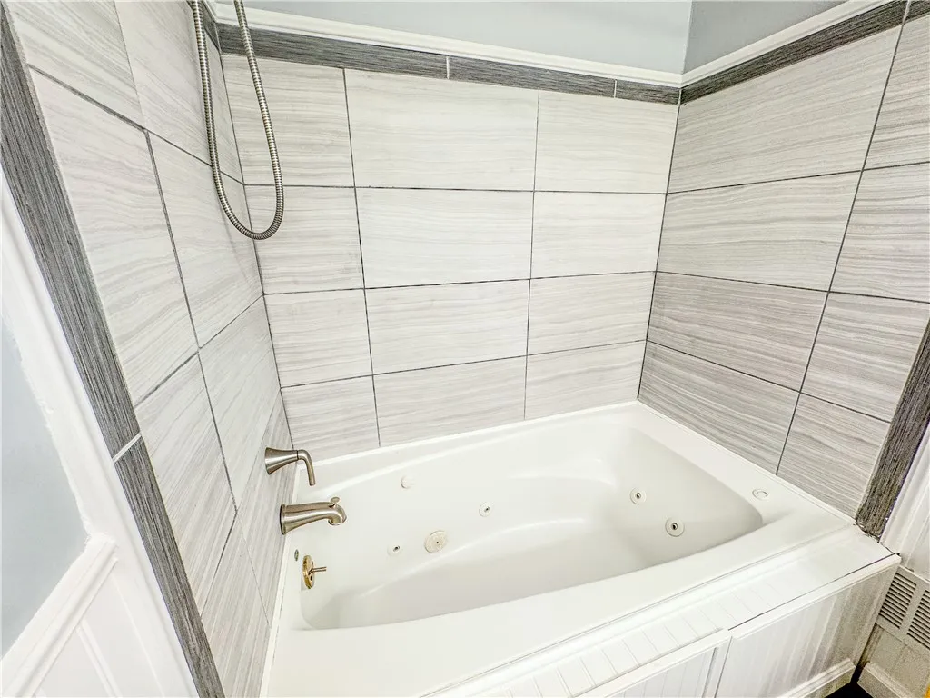 326 Village Walk Circle, Ogden, New York 14559, Ogden, New York 14559, 3 Bedrooms Bedrooms, 7 Rooms Rooms,2 BathroomsBathrooms,Residential,For Sale,326 Village Walk Circle, Ogden, New York 14559,0,R1636230