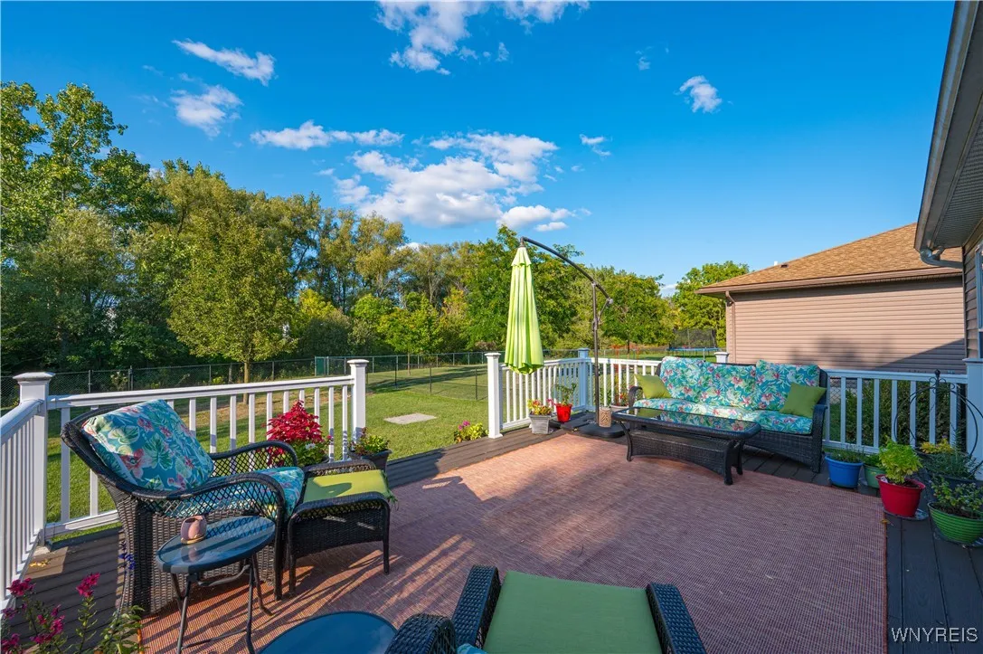 846 Falcon Drive, Lancaster, New York 14043, Lancaster, New York 14043, 3 Bedrooms Bedrooms, 8 Rooms Rooms,2 BathroomsBathrooms,Residential,For Sale,846 Falcon Drive, Lancaster, New York 14043,0,B1636257