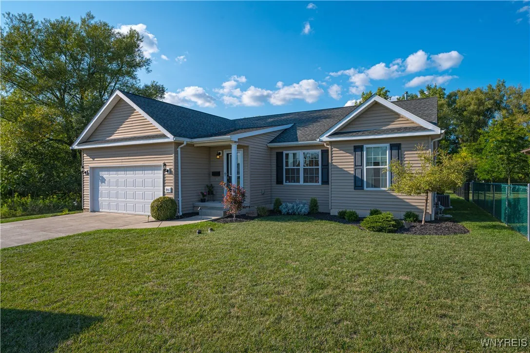846 Falcon Drive, Lancaster, New York 14043, Lancaster, New York 14043, 3 Bedrooms Bedrooms, 8 Rooms Rooms,2 BathroomsBathrooms,Residential,For Sale,846 Falcon Drive, Lancaster, New York 14043,0,B1636257