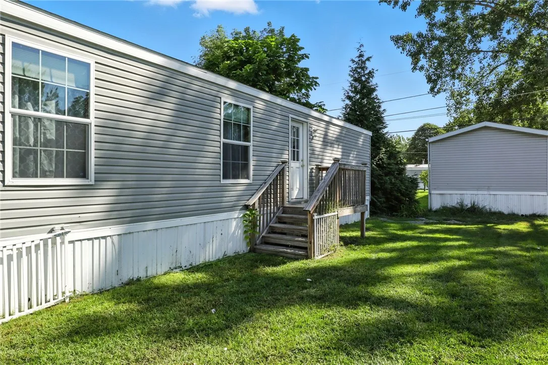 405 Lakeshore Drive, Canandaigua Town, New York 14, Canandaigua Town, New York 14424, 3 Bedrooms Bedrooms, 5 Rooms Rooms,1 BathroomBathrooms,Residential,For Sale,405 Lakeshore Drive, Canandaigua Town, New York 14,0,R1636027
