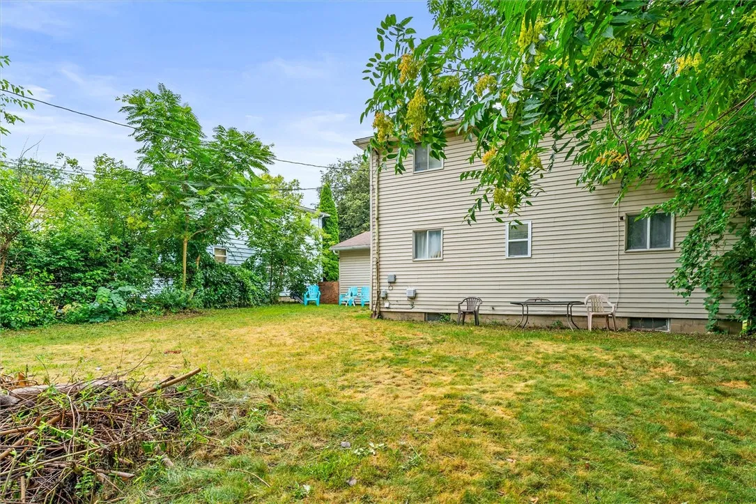 Fully-fenced back yard