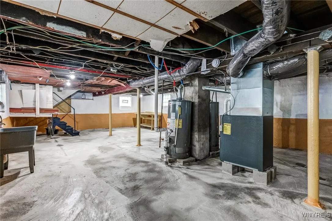 1217 Walden Avenue, Cheektowaga, New York 14211, Cheektowaga, New York 14211, 6 Bedrooms Bedrooms, ,2 BathroomsBathrooms,Residential,For Sale,1217 Walden Avenue, Cheektowaga, New York 14211,0,B1636280