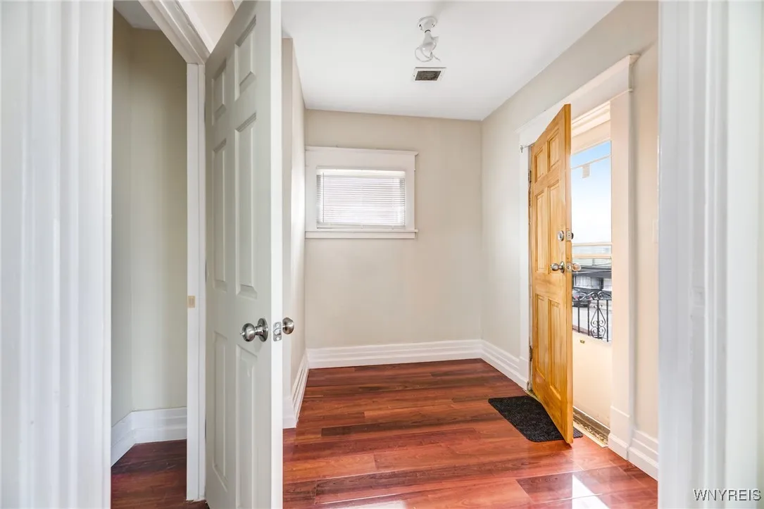 1217 Walden Avenue, Cheektowaga, New York 14211, Cheektowaga, New York 14211, 6 Bedrooms Bedrooms, ,2 BathroomsBathrooms,Residential,For Sale,1217 Walden Avenue, Cheektowaga, New York 14211,0,B1636280