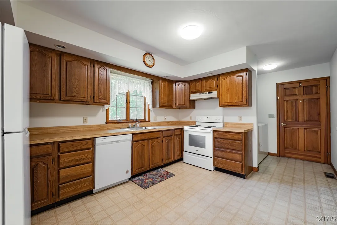 8016 State Route 13, Vienna, New York 13308, Vienna, New York 13308, 3 Bedrooms Bedrooms, 6 Rooms Rooms,2 BathroomsBathrooms,Residential,For Sale,8016 State Route 13, Vienna, New York 13308,0,S1630988