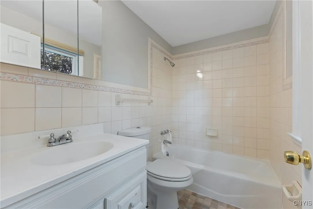 7728 Lemontree Lane, Clay, New York 13090, Clay, New York 13090, 4 Bedrooms Bedrooms, 8 Rooms Rooms,2 BathroomsBathrooms,Residential,Closed,7728 Lemontree Lane, Clay, New York 13090,0,S1635110