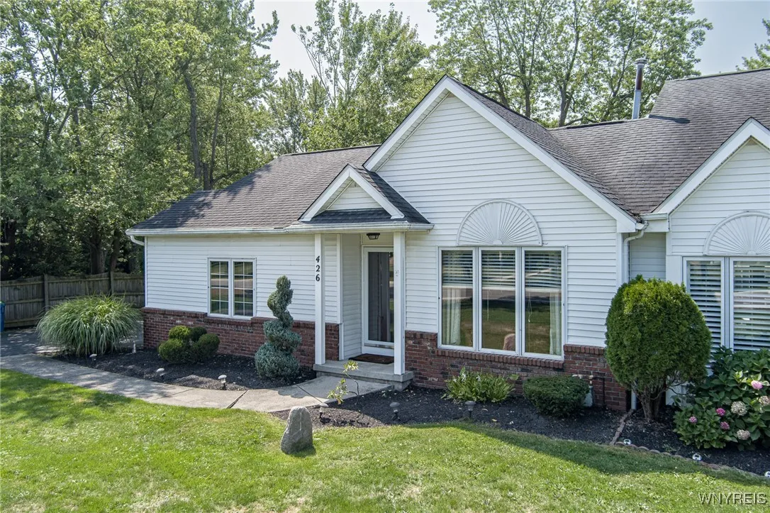 426 Burroughs Drive, Amherst, New York 14226, Amherst, New York 14226, 2 Bedrooms Bedrooms, 5 Rooms Rooms,1 BathroomBathrooms,Residential,For Sale,426 Burroughs Drive, Amherst, New York 14226,0,B1635731