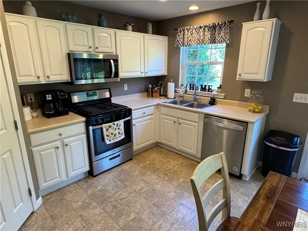 6105 Woodford Drive, Hamburg, New York 14085, Hamburg, New York 14085, 3 Bedrooms Bedrooms, 9 Rooms Rooms,2 BathroomsBathrooms,Residential,Closed,6105 Woodford Drive, Hamburg, New York 14085,0,B1636186