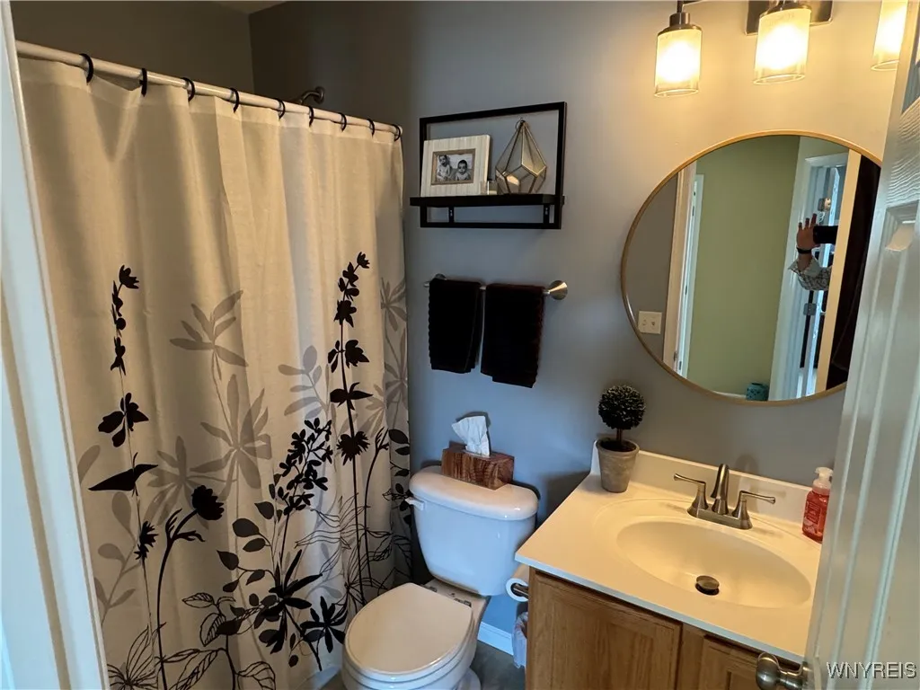 6105 Woodford Drive, Hamburg, New York 14085, Hamburg, New York 14085, 3 Bedrooms Bedrooms, 9 Rooms Rooms,2 BathroomsBathrooms,Residential,Closed,6105 Woodford Drive, Hamburg, New York 14085,0,B1636186