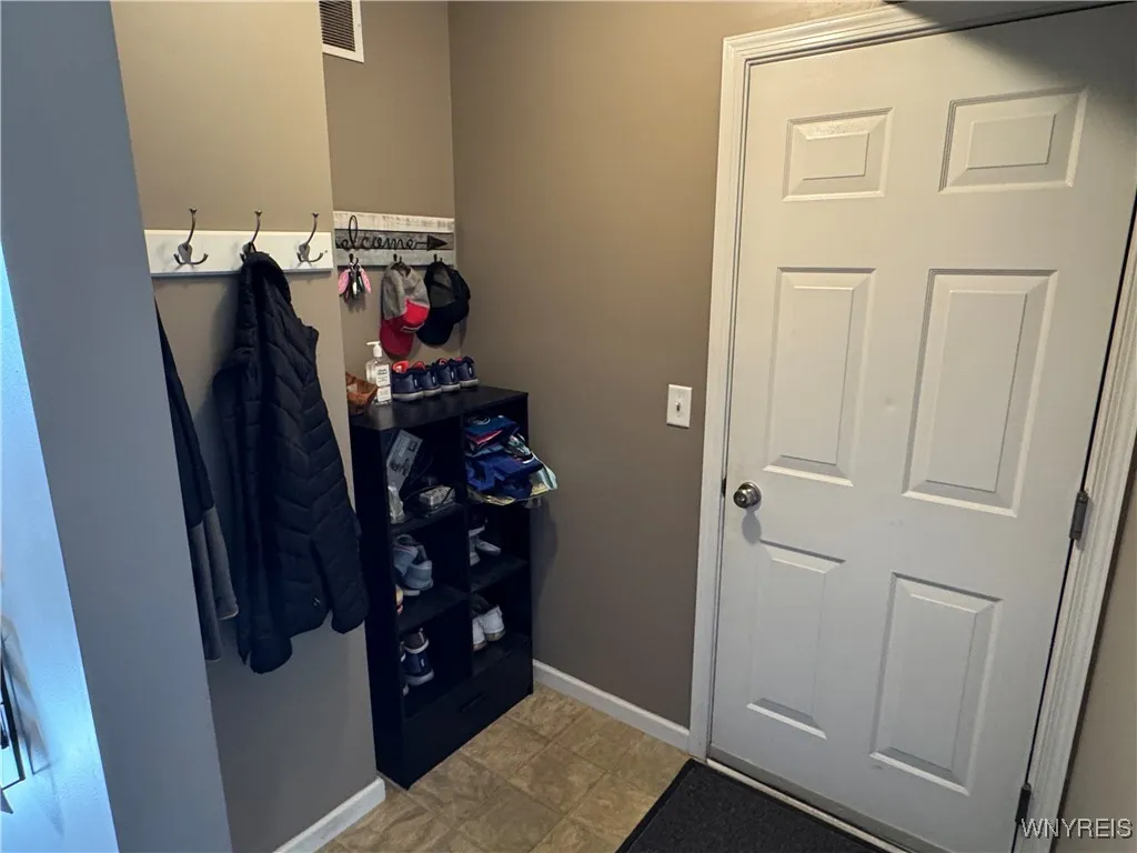 6105 Woodford Drive, Hamburg, New York 14085, Hamburg, New York 14085, 3 Bedrooms Bedrooms, 9 Rooms Rooms,2 BathroomsBathrooms,Residential,Closed,6105 Woodford Drive, Hamburg, New York 14085,0,B1636186