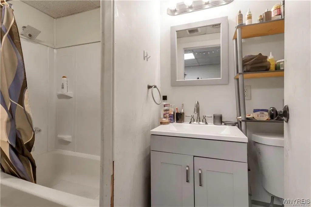 Apt 3 bathroom