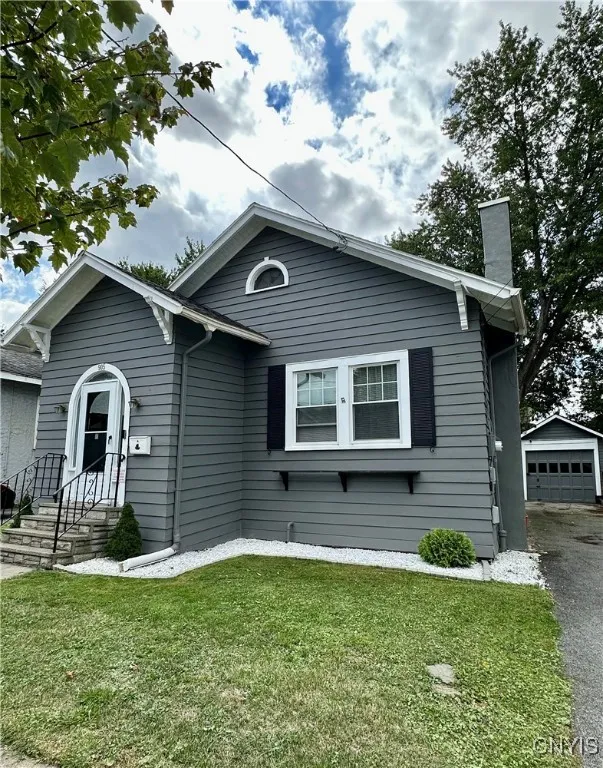 905 Symonds Place, Utica, New York 13502, Utica, New York 13502, 2 Bedrooms Bedrooms, 5 Rooms Rooms,1 BathroomBathrooms,Residential,For Sale,905 Symonds Place, Utica, New York 13502,0,S1636329