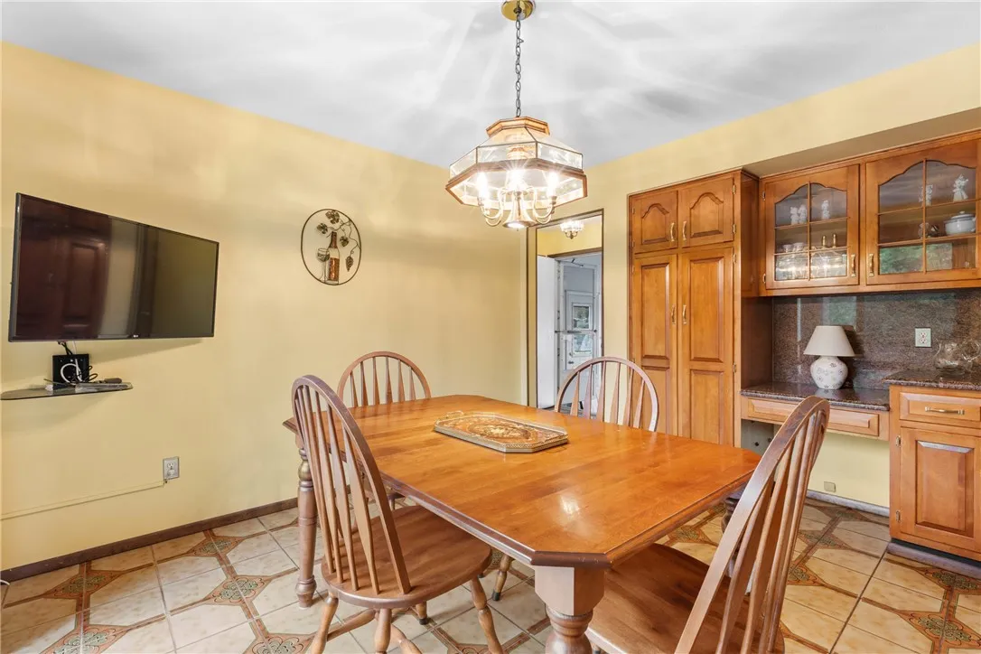 116 Northwood Drive, Greece, New York 14612, Greece, New York 14612, 3 Bedrooms Bedrooms, 8 Rooms Rooms,2 BathroomsBathrooms,Residential,For Sale,116 Northwood Drive, Greece, New York 14612,0,R1635650