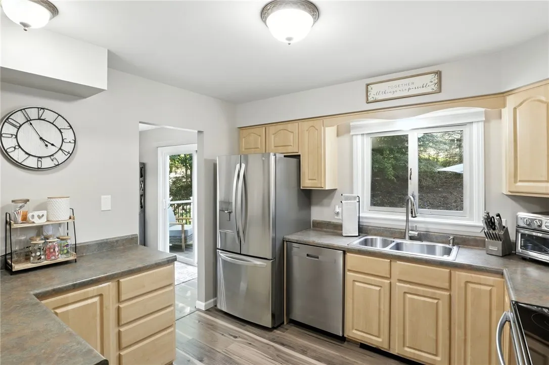 12 Calman Place, Canandaigua City, New York 14424, Canandaigua City, New York 14424, 3 Bedrooms Bedrooms, 6 Rooms Rooms,1 BathroomBathrooms,Residential,For Sale,12 Calman Place, Canandaigua City, New York 14424,0,R1636272