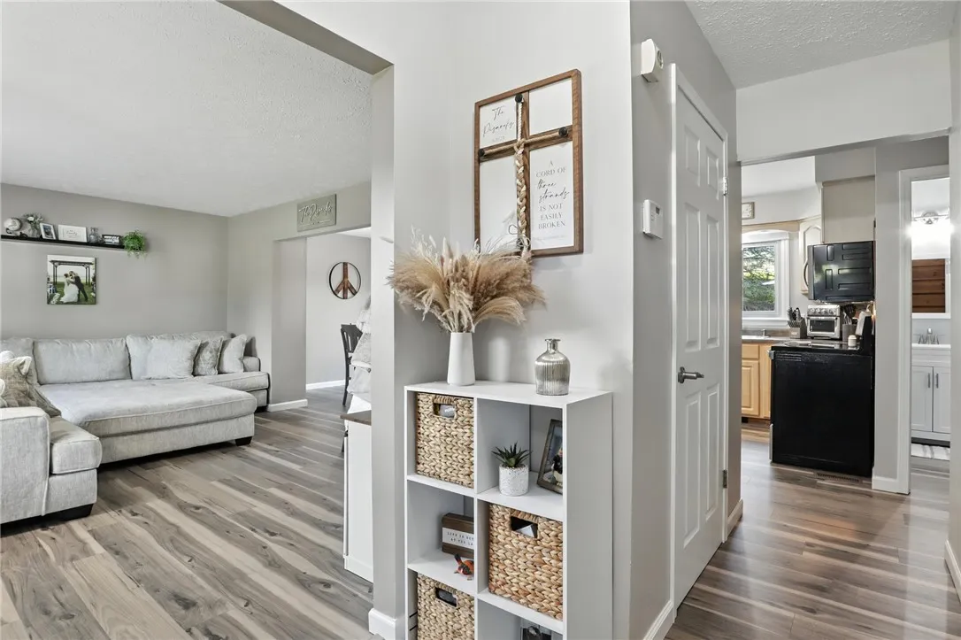 12 Calman Place, Canandaigua City, New York 14424, Canandaigua City, New York 14424, 3 Bedrooms Bedrooms, 6 Rooms Rooms,1 BathroomBathrooms,Residential,For Sale,12 Calman Place, Canandaigua City, New York 14424,0,R1636272