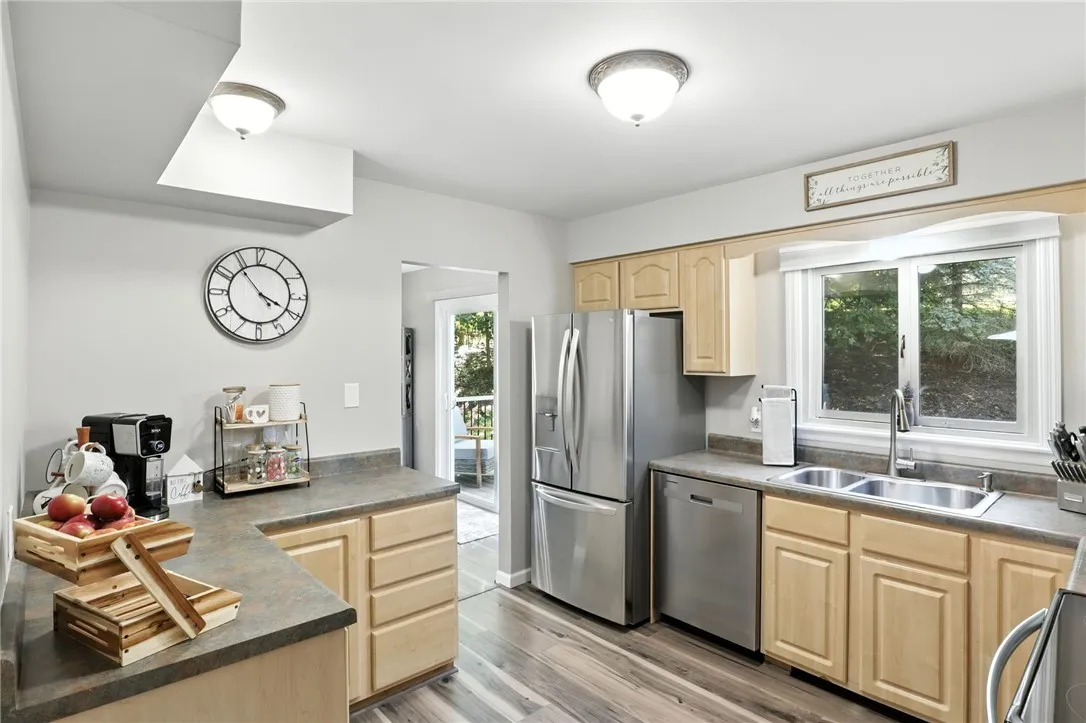 12 Calman Place, Canandaigua City, New York 14424, Canandaigua City, New York 14424, 3 Bedrooms Bedrooms, 6 Rooms Rooms,1 BathroomBathrooms,Residential,For Sale,12 Calman Place, Canandaigua City, New York 14424,0,R1636272