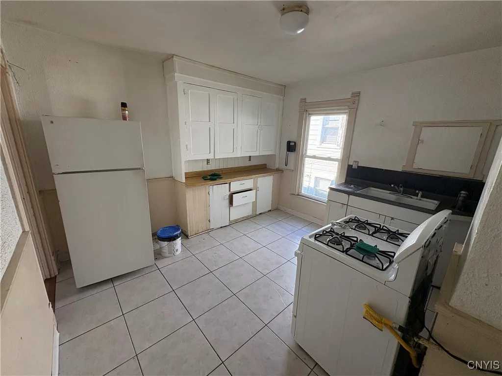 602 Kirkpatrick Street, Syracuse, New York 13208, Syracuse, New York 13208, 6 Bedrooms Bedrooms, ,2 BathroomsBathrooms,Residential,For Sale,602 Kirkpatrick Street, Syracuse, New York 13208,0,S1632098