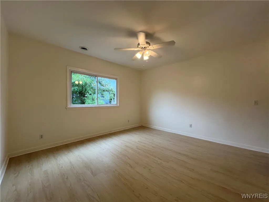 15 Abbottsford Place 4, Buffalo, New York 14213, Buffalo, New York 14213, 2 Bedrooms Bedrooms, 4 Rooms Rooms,1 BathroomBathrooms,Residential Lease,For Rent,15 Abbottsford Place 4, Buffalo, New York 14213,0,B1636087