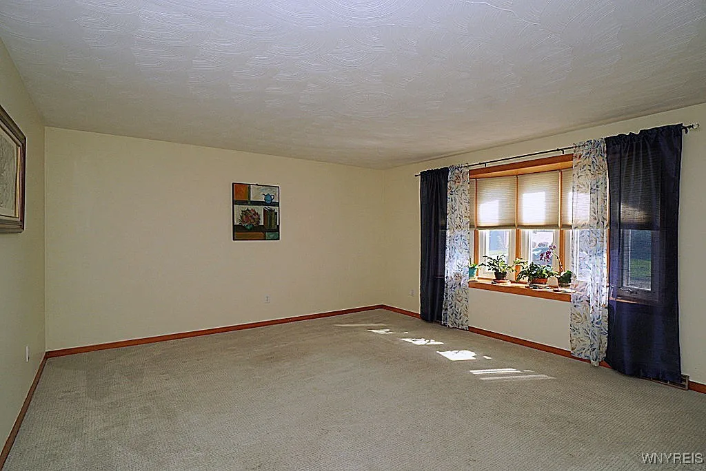 24 Lorry Drive, West Seneca, New York 14224, West Seneca, New York 14224, 3 Bedrooms Bedrooms, 6 Rooms Rooms,2 BathroomsBathrooms,Residential,For Sale,24 Lorry Drive, West Seneca, New York 14224,0,B1634283