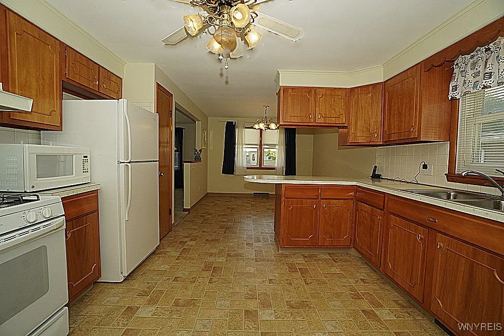 24 Lorry Drive, West Seneca, New York 14224, West Seneca, New York 14224, 3 Bedrooms Bedrooms, 6 Rooms Rooms,2 BathroomsBathrooms,Residential,For Sale,24 Lorry Drive, West Seneca, New York 14224,0,B1634283