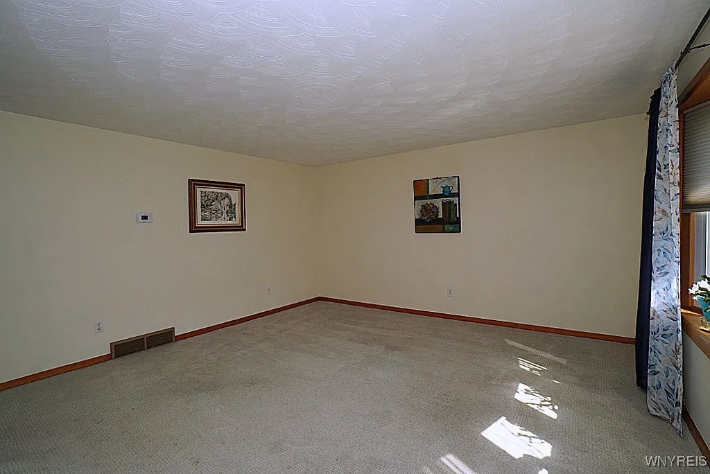 24 Lorry Drive, West Seneca, New York 14224, West Seneca, New York 14224, 3 Bedrooms Bedrooms, 6 Rooms Rooms,2 BathroomsBathrooms,Residential,For Sale,24 Lorry Drive, West Seneca, New York 14224,0,B1634283
