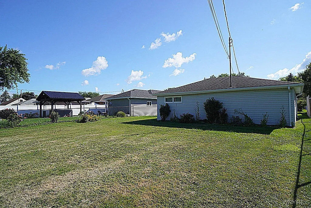 24 Lorry Drive, West Seneca, New York 14224, West Seneca, New York 14224, 3 Bedrooms Bedrooms, 6 Rooms Rooms,2 BathroomsBathrooms,Residential,For Sale,24 Lorry Drive, West Seneca, New York 14224,0,B1634283