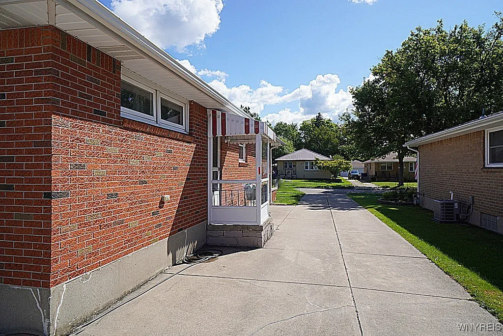 24 Lorry Drive, West Seneca, New York 14224, West Seneca, New York 14224, 3 Bedrooms Bedrooms, 6 Rooms Rooms,2 BathroomsBathrooms,Residential,For Sale,24 Lorry Drive, West Seneca, New York 14224,0,B1634283