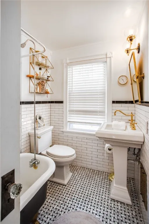96 Leland Road, Irondequoit, New York 14617, Irondequoit, New York 14617, 3 Bedrooms Bedrooms, 8 Rooms Rooms,2 BathroomsBathrooms,Residential,For Sale,96 Leland Road, Irondequoit, New York 14617,0,R1636351