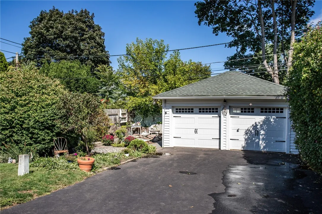 96 Leland Road, Irondequoit, New York 14617, Irondequoit, New York 14617, 3 Bedrooms Bedrooms, 8 Rooms Rooms,2 BathroomsBathrooms,Residential,For Sale,96 Leland Road, Irondequoit, New York 14617,0,R1636351