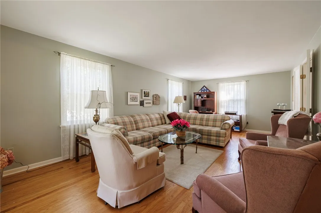 20 Chipping Ridge, Perinton, New York 14450, Perinton, New York 14450, 4 Bedrooms Bedrooms, 9 Rooms Rooms,2 BathroomsBathrooms,Residential,Closed,20 Chipping Ridge, Perinton, New York 14450,0,R1635458