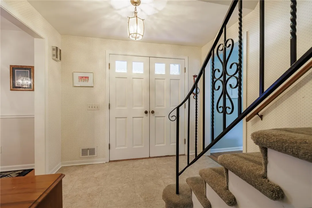 20 Chipping Ridge, Perinton, New York 14450, Perinton, New York 14450, 4 Bedrooms Bedrooms, 9 Rooms Rooms,2 BathroomsBathrooms,Residential,Closed,20 Chipping Ridge, Perinton, New York 14450,0,R1635458